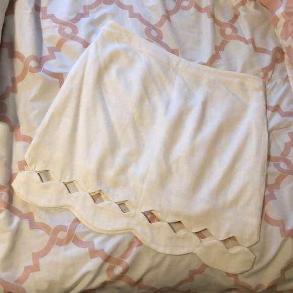 Adorable White Skirt - Picture 1 of 3